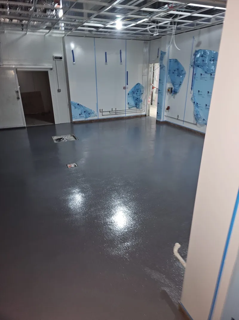 Commercial kitchen · charcoal PU screed