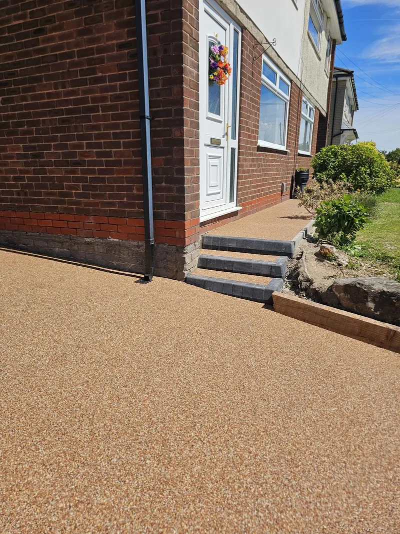 Resin-bound driveway · golden blend