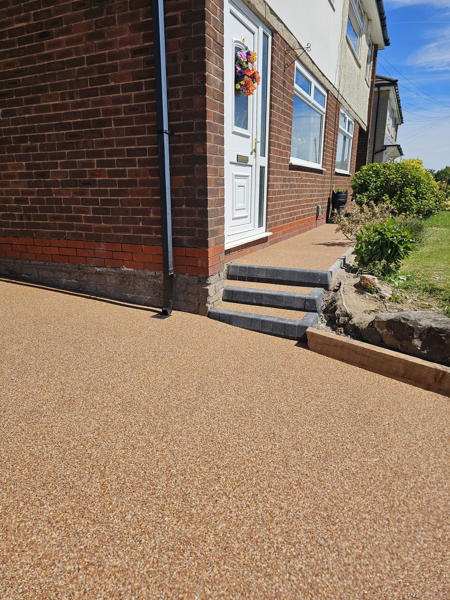 Resin-bound driveway · golden blend